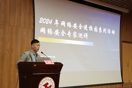 圖片包含 室內, 前, 鐘表, 桌子

描述已自動生成